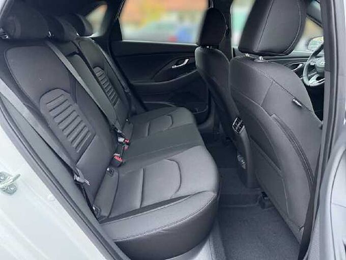 Hyundai i30 1.0 T-GDI 100PS 7-DCT Advantage *NAVI*SHZ*LHZ*