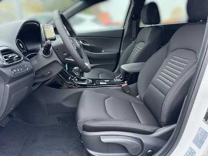 Hyundai i30 1.0 T-GDI 100PS 7-DCT Advantage *NAVI*SHZ*LHZ*