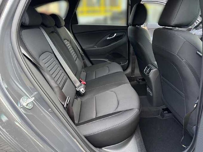 Hyundai i30 Kombi 1.5 T-GDI 140PS 7-DCT Advantage *SHZ*LHZ*